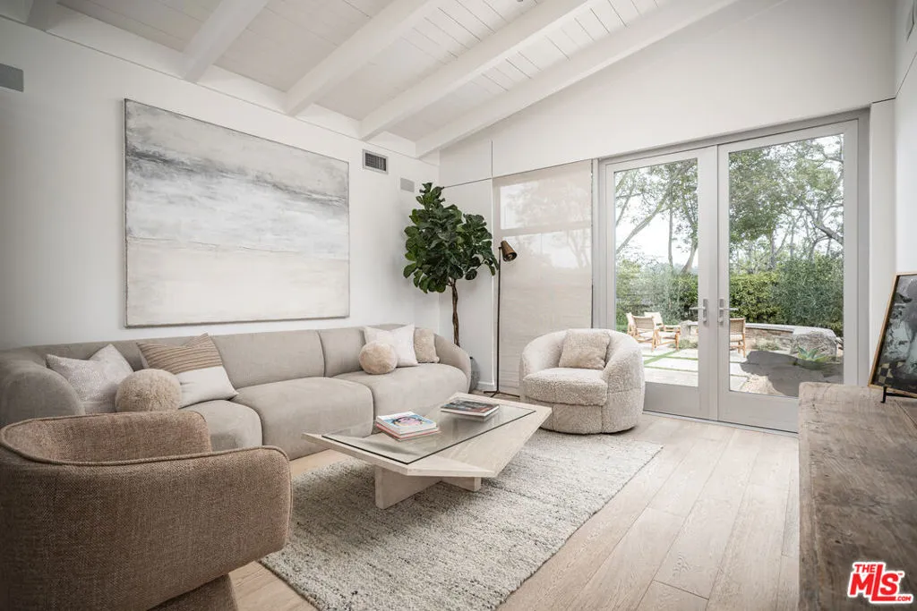 Santa Barbara, California 93105, United States, 3 Bedrooms Bedrooms, ,3 BathroomsBathrooms,Residential,Active,204232