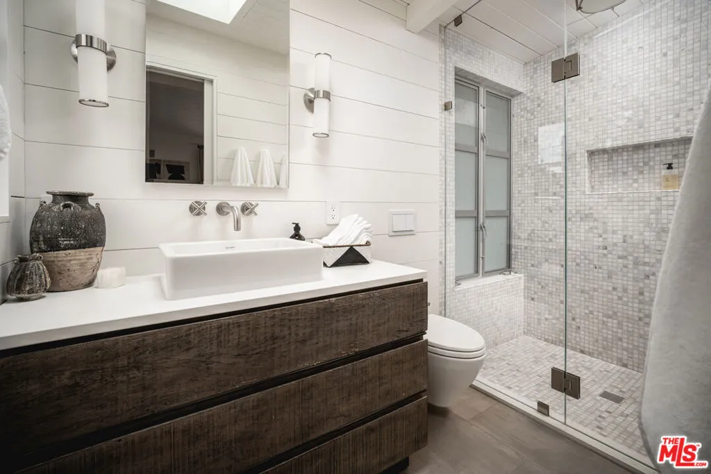 Santa Barbara, California 93105, United States, 3 Bedrooms Bedrooms, ,3 BathroomsBathrooms,Residential,Active,204232