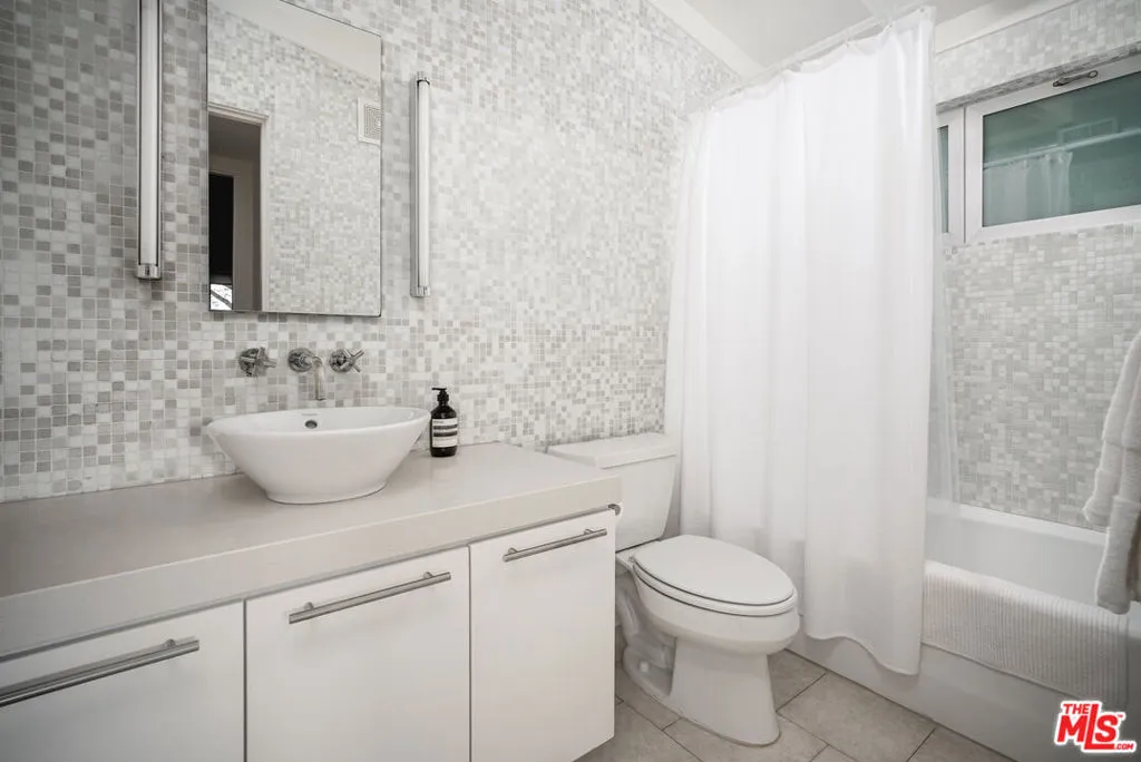 Santa Barbara, California 93105, United States, 3 Bedrooms Bedrooms, ,3 BathroomsBathrooms,Residential,Active,204232