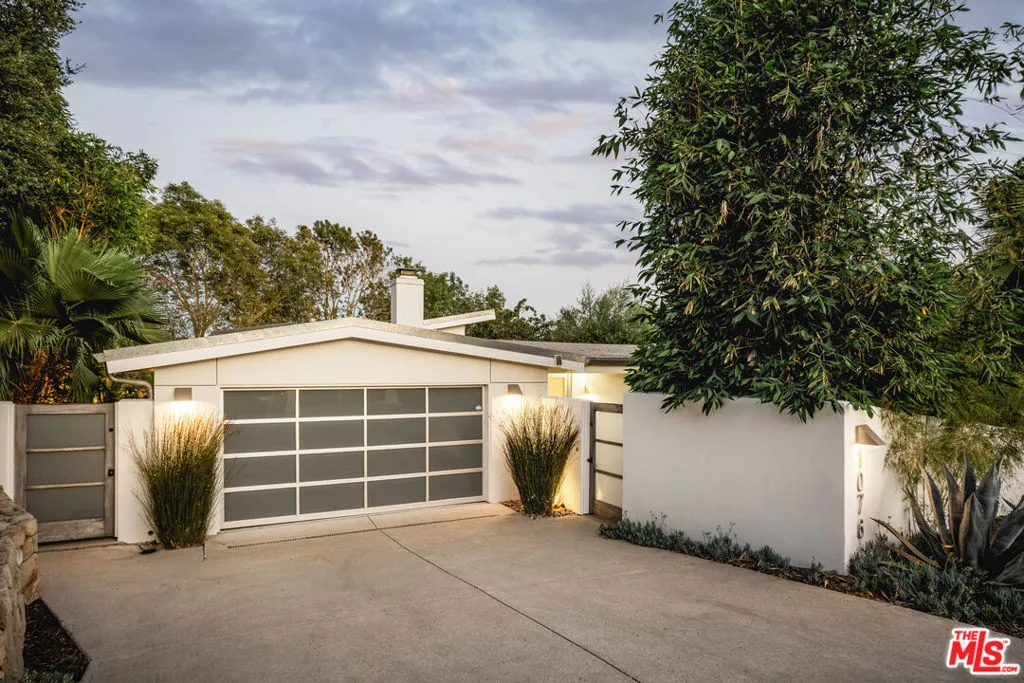 Santa Barbara, California 93105, United States, 3 Bedrooms Bedrooms, ,3 BathroomsBathrooms,Residential,Active,204232