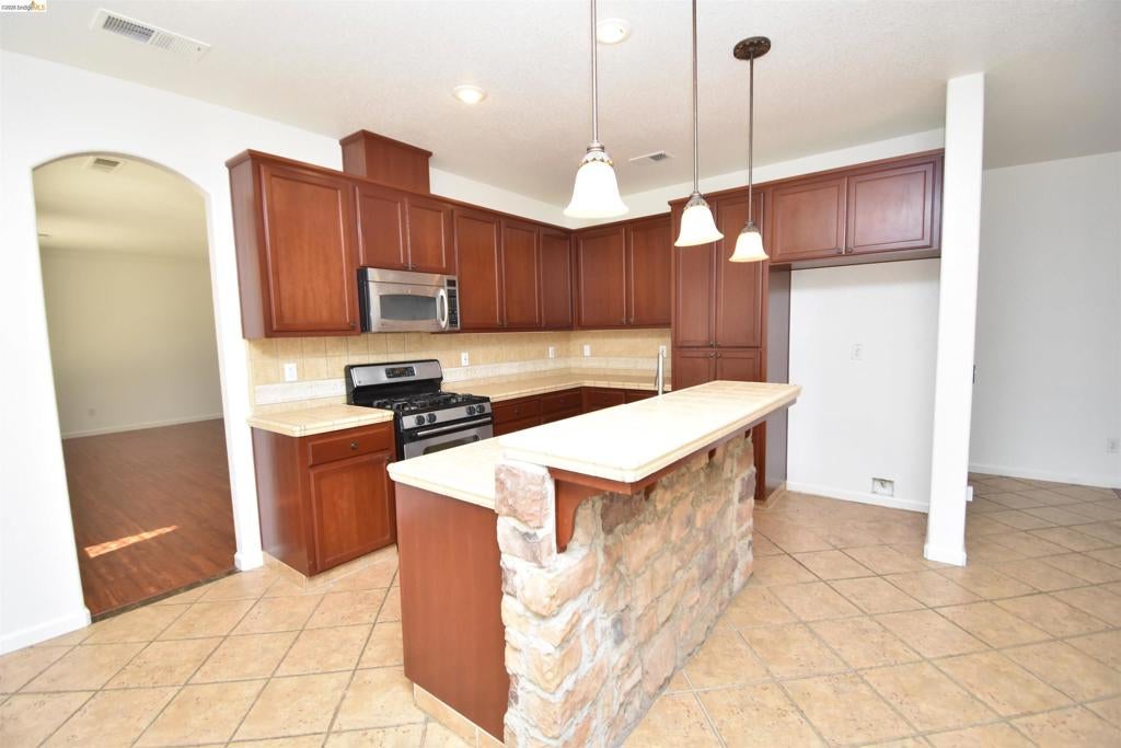 5548 Cortina Ln