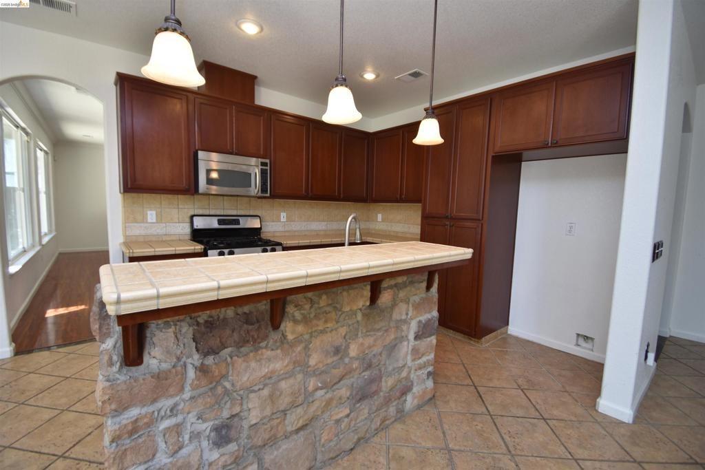 5548 Cortina Ln