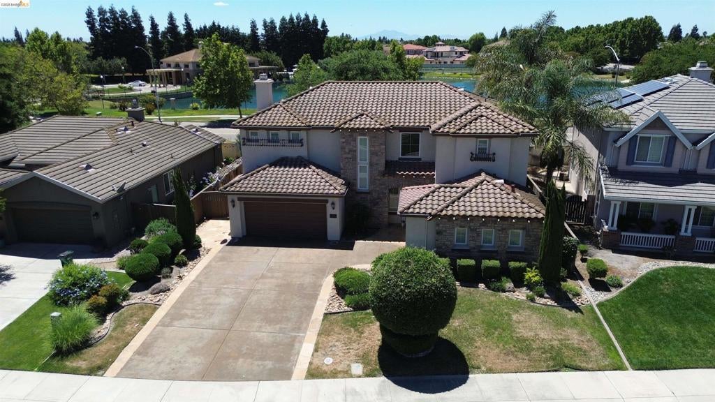 5548 Cortina Ln