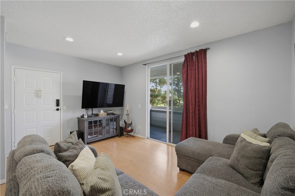 11150 Glenoaks 307