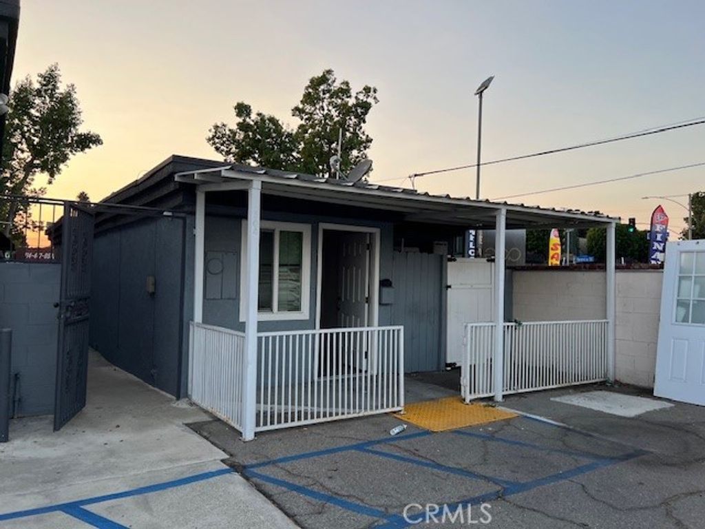Photo of 504 S Harbor Blvd, Fullerton, CA 92832 (MLS # TR25274405)