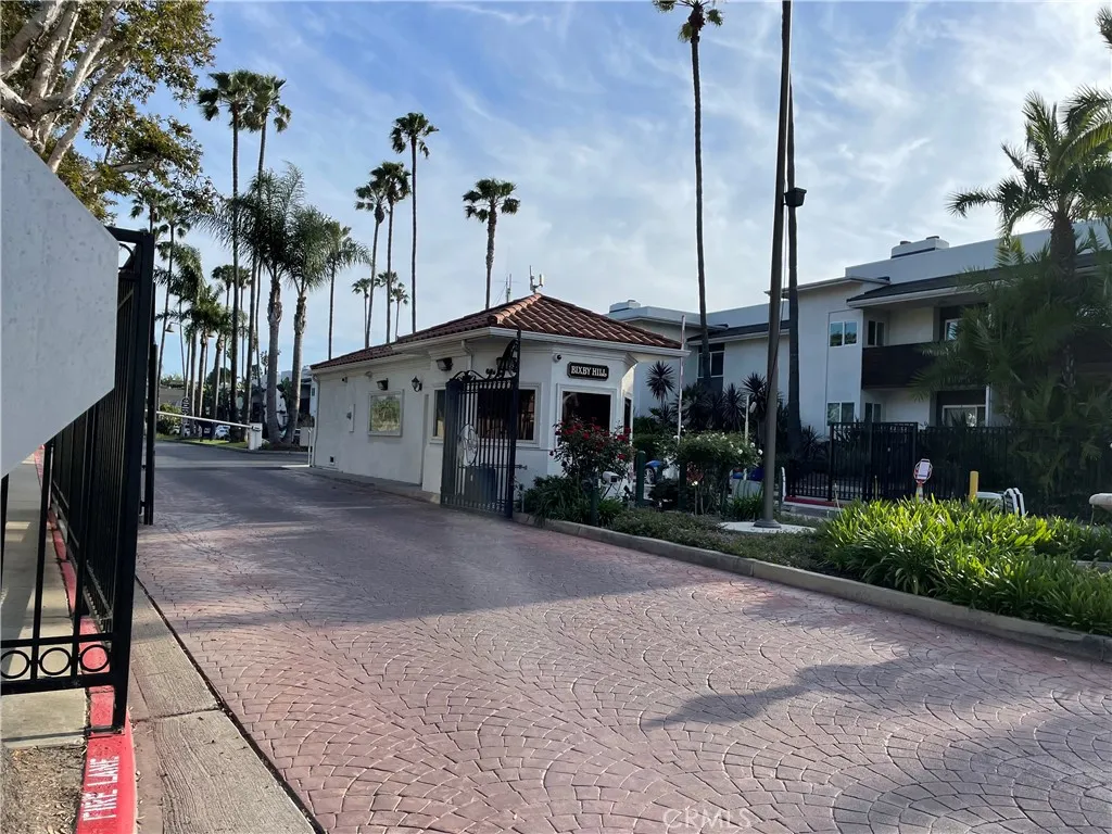 Long Beach, California 90815, United States, 2 Bedrooms Bedrooms, ,3 BathroomsBathrooms,Residential,Pending,112622