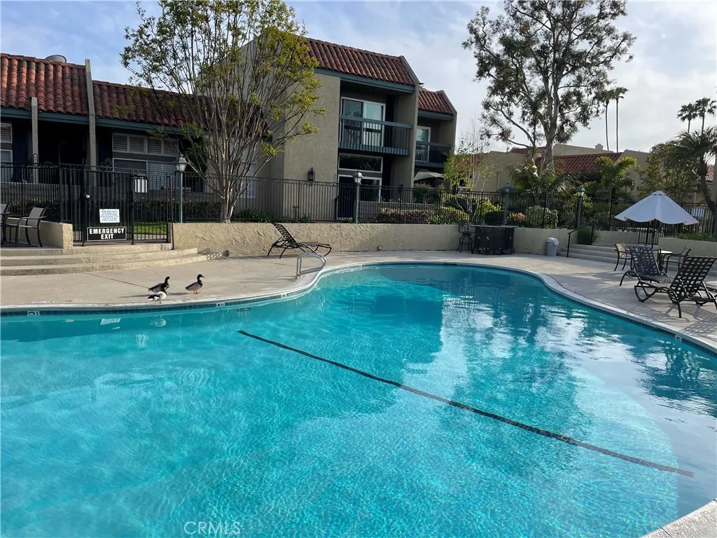 Long Beach, California 90815, United States, 2 Bedrooms Bedrooms, ,3 BathroomsBathrooms,Residential,Pending,112622