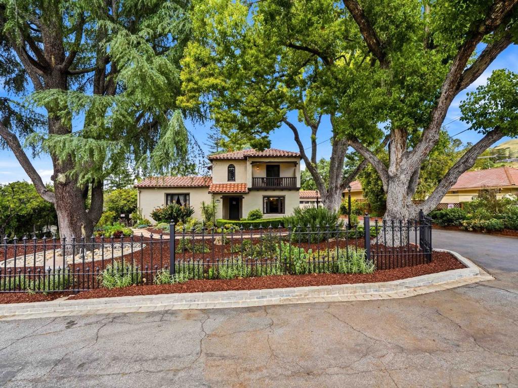 5401 Greenside Drive