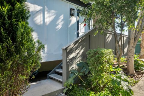 Photo of 18550 Hatteras Street #76, Tarzana, CA 91356 (MLS # SR26028590)
