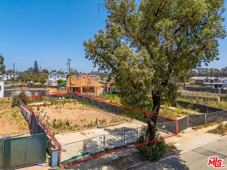 14839 W Sunset Boulevard