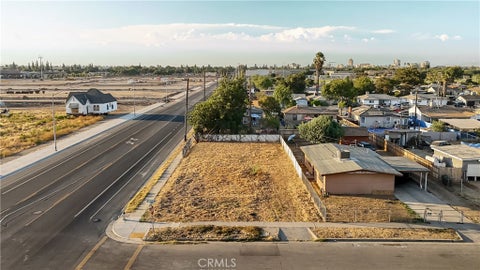 Photo of 903 E Garrett Avenue, Fresno, CA 93706 (MLS # MC26177443)