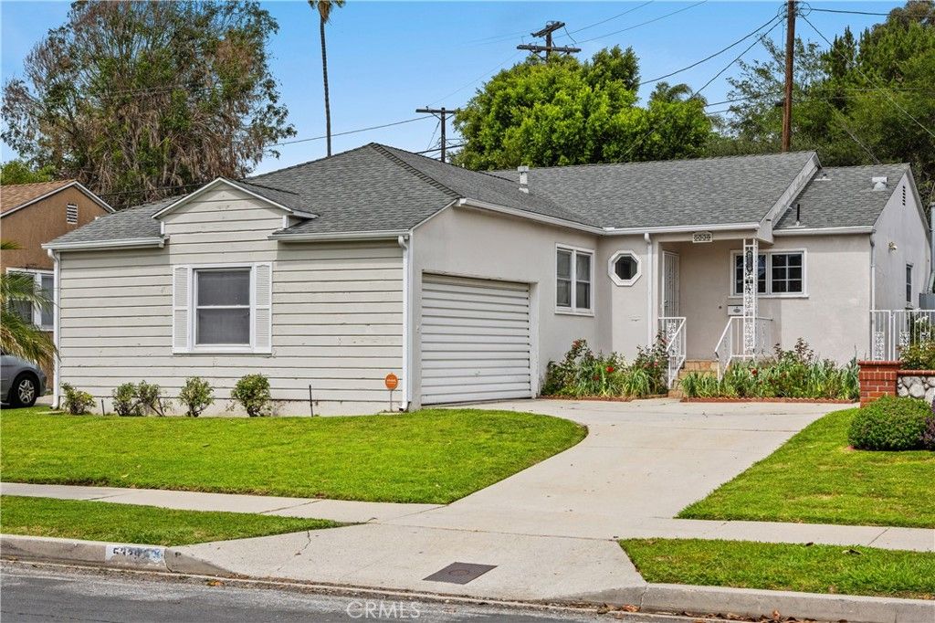 Photo of 5339 Thornburn Street, Los Angeles, CA 90045 (MLS # SR26051556)