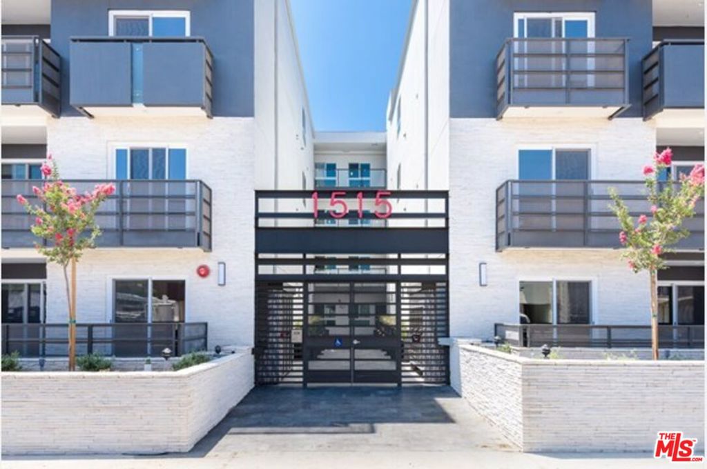 Welcome to Wiseman, located in the heart of West LA. This fifty-six-unit community features two, three, and four-bedroom apartments ranging from 1,068-1,689 Sq. Ft.