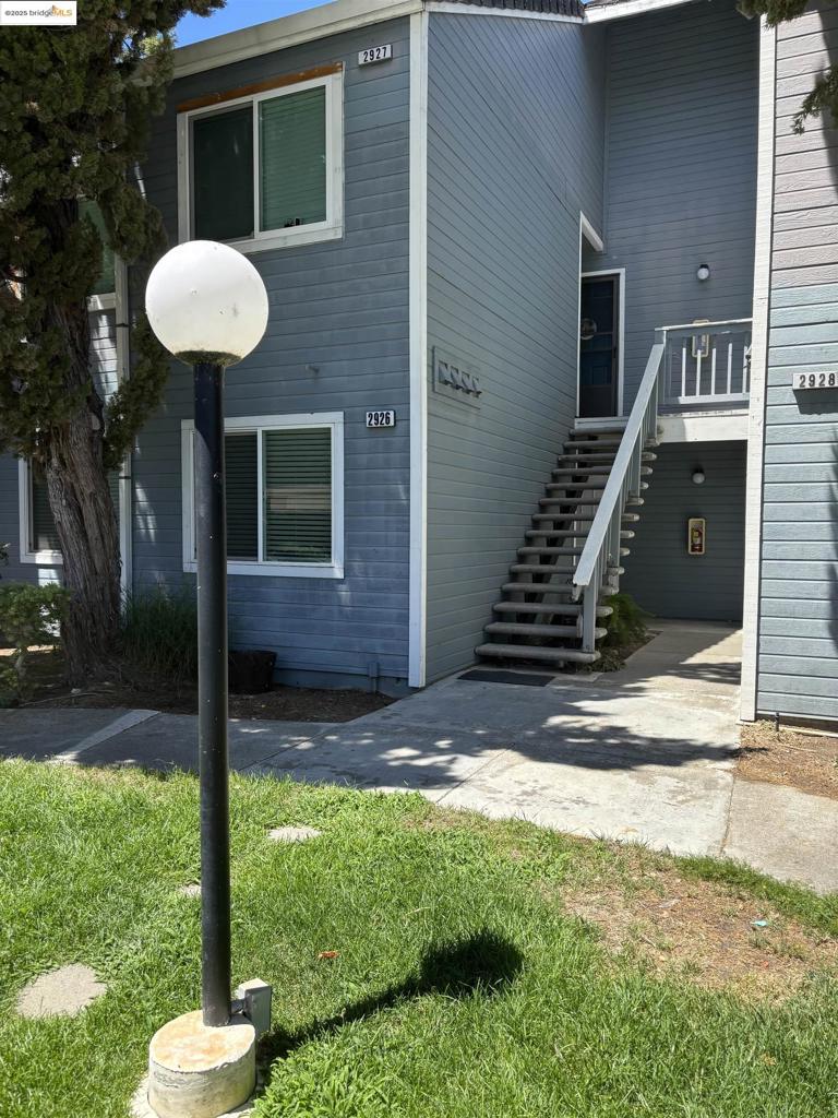 updated 2 bed 2 bath lower unit. New paint, flooring, bathroom vanities and lighting. Apply with RentSpree https://apply.link/7K5eWqA