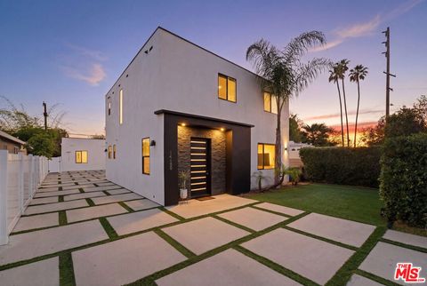 Photo of 14650 Margate Street, Sherman Oaks, CA 91411 (MLS # 26657675)