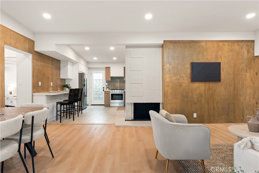 530 W Elm Avenue