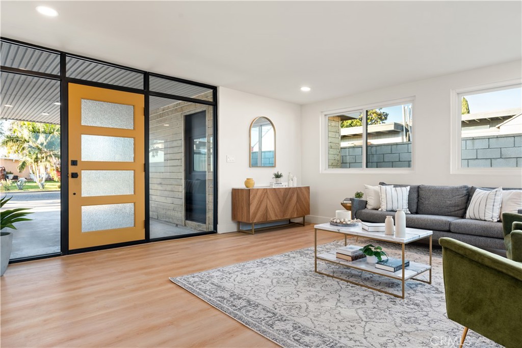 530 W Elm Avenue
