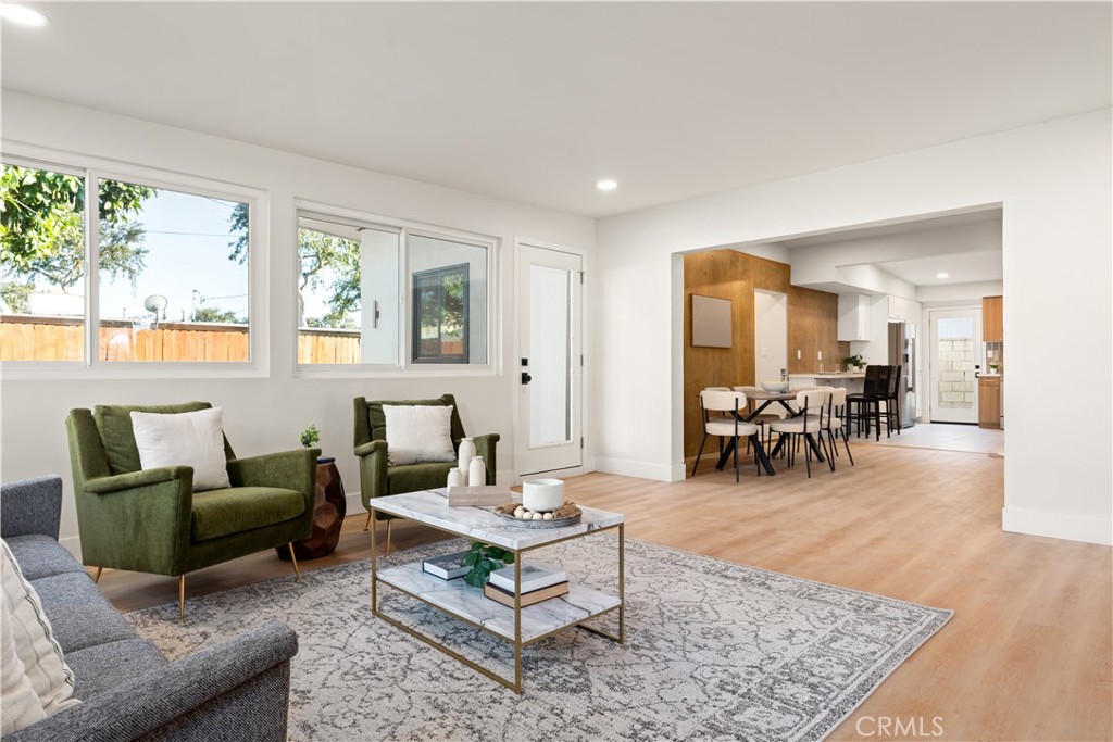 530 W Elm Avenue