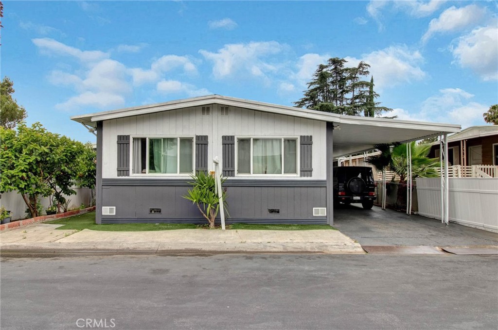 1025 S Riverside 26