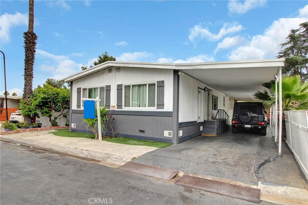 1025 S Riverside 26
