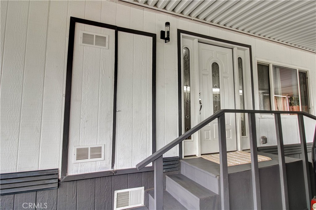 1025 S Riverside 26
