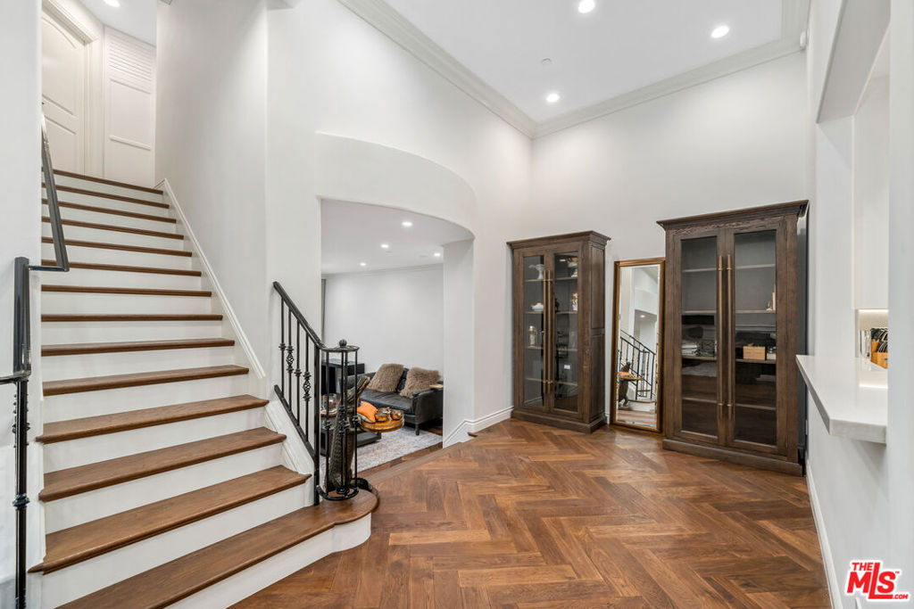 433 N Doheny Drive 103