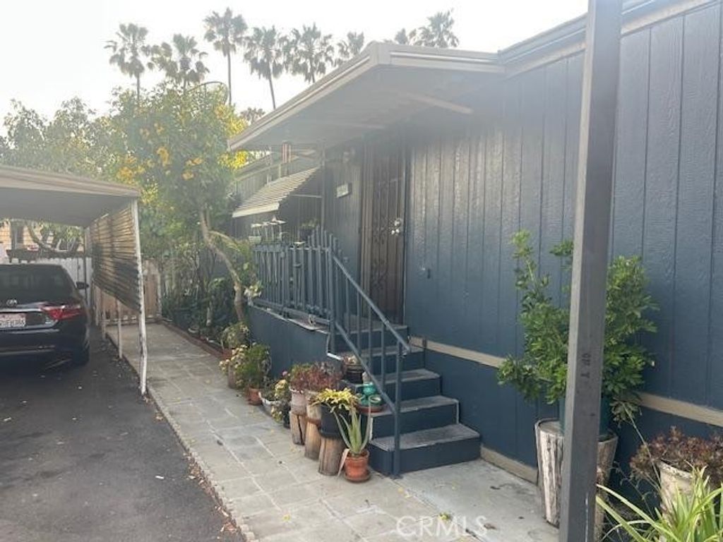 Photo of 106 Amalfi Dr, Santa Ana, CA 92703 (MLS # PW26072759)