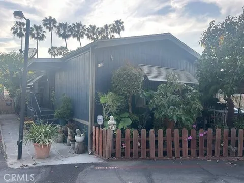 106 Amalfi Dr, Santa Ana, CA 92703 - MLS#: PW26072759