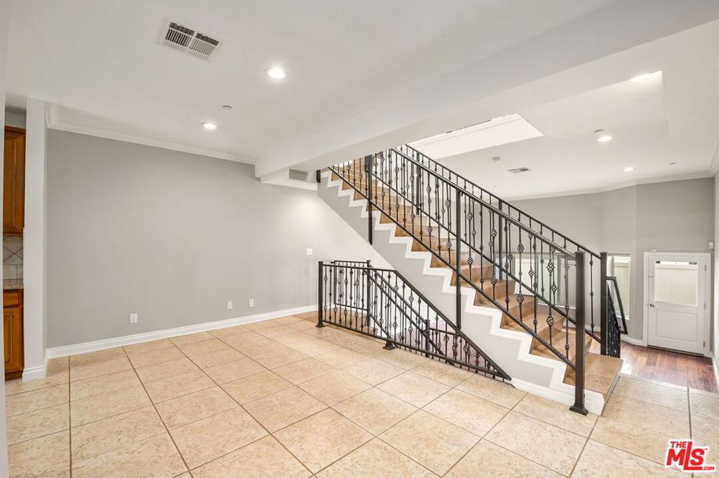 Properties 4 5241 Colodny Drive 103