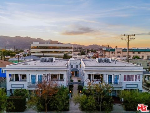 Photo of 107 N Columbus Avenue, Glendale, CA 91203 (MLS # 25482897)