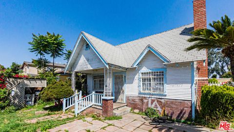 Photo of 853 E 112th Street, Los Angeles, CA 90059 (MLS # 26823201)
