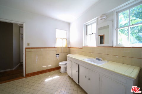 Tiny photo for 713 N Doheny Drive, Beverly Hills, CA 90210 (MLS # 26862079)