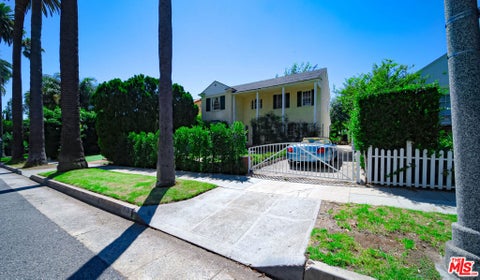 Tiny photo for 713 N Doheny Drive, Beverly Hills, CA 90210 (MLS # 26862079)