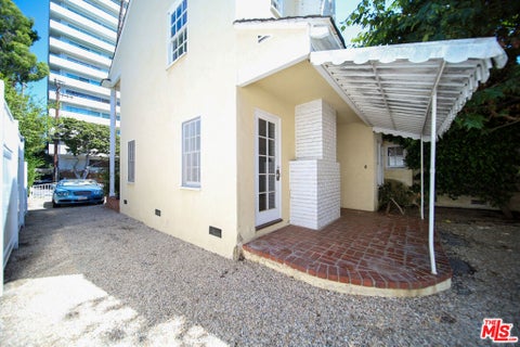 Tiny photo for 713 N Doheny Drive, Beverly Hills, CA 90210 (MLS # 26862079)