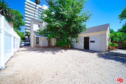 Tiny photo for 713 N Doheny Drive, Beverly Hills, CA 90210 (MLS # 26862079)