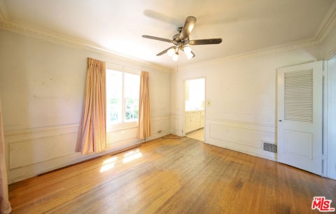 Tiny photo for 713 N Doheny Drive, Beverly Hills, CA 90210 (MLS # 26862079)