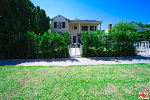 Tiny photo for 713 N Doheny Drive, Beverly Hills, CA 90210 (MLS # 26862079)