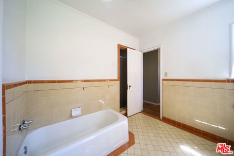 Tiny photo for 713 N Doheny Drive, Beverly Hills, CA 90210 (MLS # 26862079)