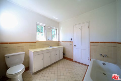 Tiny photo for 713 N Doheny Drive, Beverly Hills, CA 90210 (MLS # 26862079)