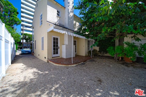 Tiny photo for 713 N Doheny Drive, Beverly Hills, CA 90210 (MLS # 26862079)