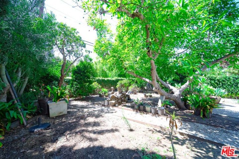 Tiny photo for 713 N Doheny Drive, Beverly Hills, CA 90210 (MLS # 26862079)