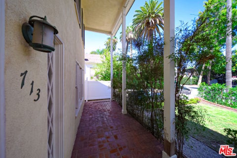 Tiny photo for 713 N Doheny Drive, Beverly Hills, CA 90210 (MLS # 26862079)