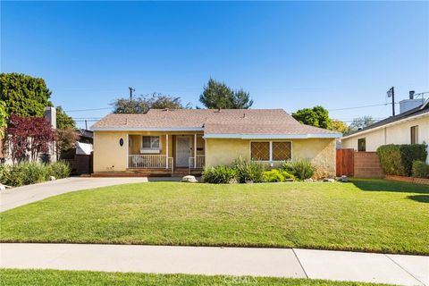 Photo of 2334 Iroquois Avenue, Long Beach, CA 90815 (MLS # PW26058153)