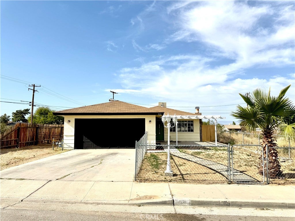 930 W Franklin Avenue