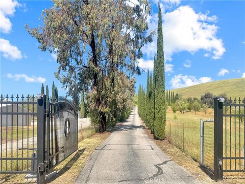 Photo of 3330 S El Pomar Rd, Templeton, CA 93465 (MLS # NS26060450)