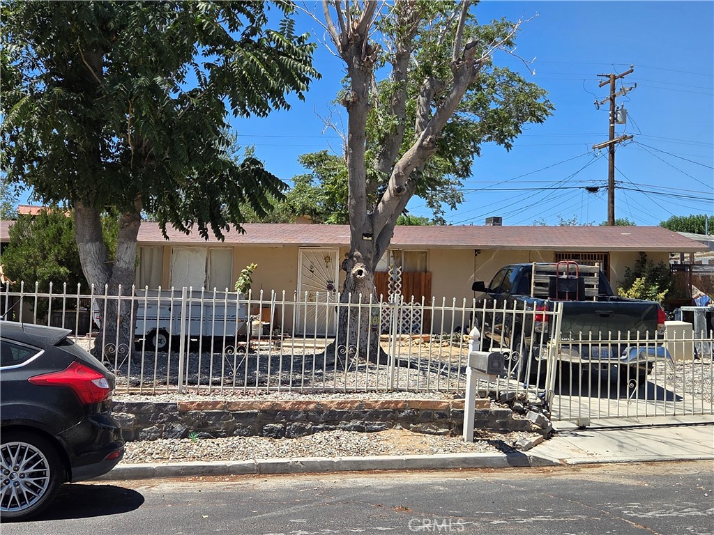 Prime investment opportunity: a 4-bedroom, 2-bath, 1,118?sq?ft single-family home in Victorville, CA, located just five minutes from the freeway and right next to a major shopping center anchored by Costco, offering outstanding convenience for tenants. With easy freeway access and proximity to retail and grocery amenities, it’s a high-demand offering—ideal for investors pursuing steady rental income or value-add resale strategies. Whether your an investor or first time home buyer looking for a great opportunity this house is for you!