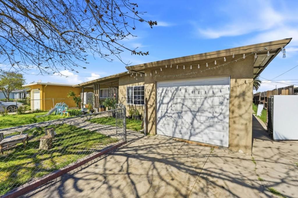 Photo of 333 W 4th Street, Stockton, CA 95206 (MLS # ML82040646)