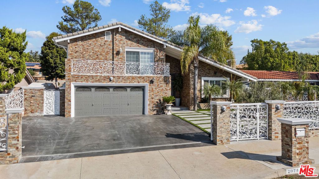 Photo of 20741 Tulsa Street, Chatsworth, CA 91311 (MLS # 25602527)