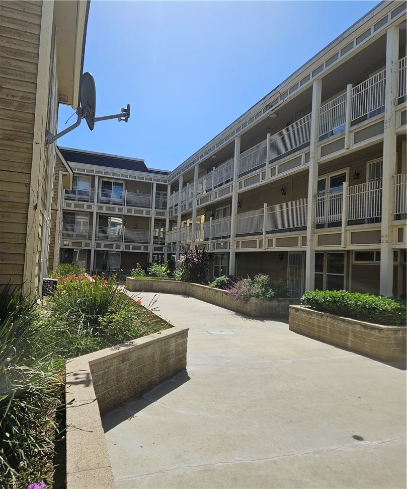 Chestnut Square (CHSQ) - Residential