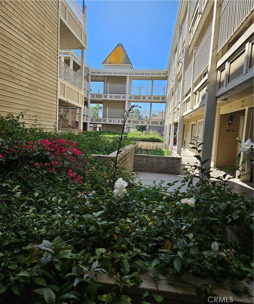 Chestnut Square (CHSQ) - Residential